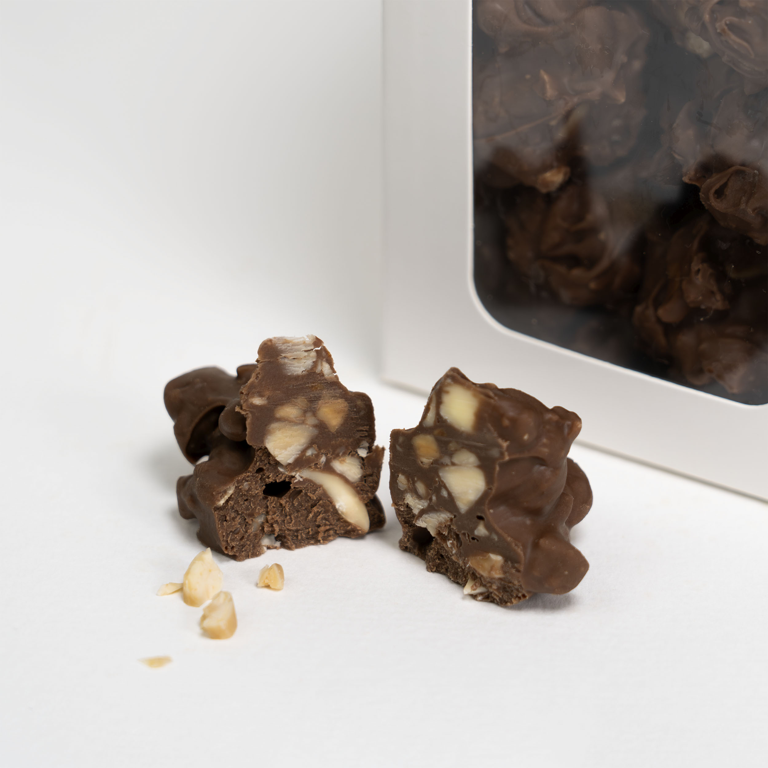 Web _0057_01_01_03_Roca almendra choco leche detalle